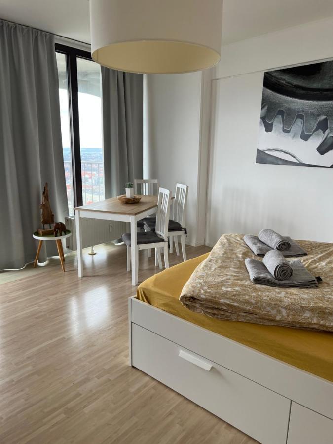 Cityapartment Im 33. Stock Augsburgo Exterior foto